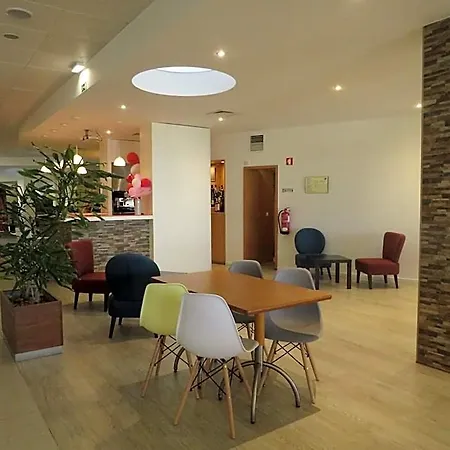 Ibis Algarve 2* Φάρο