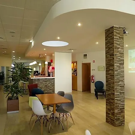 Ibis Algarve Φάρο
