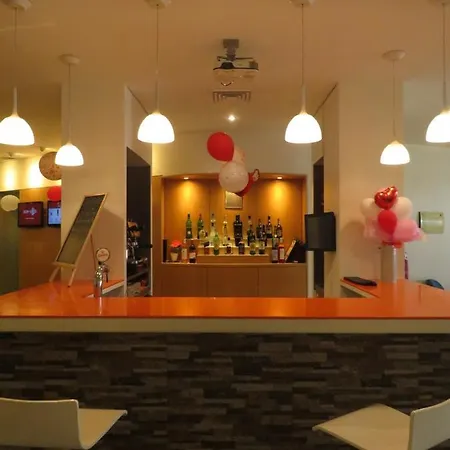 酒店 法鲁阿尔加维宜必思酒店